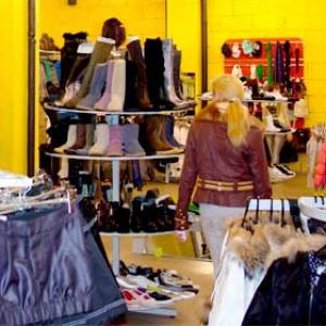 Магазины одежды и обуви Угры
